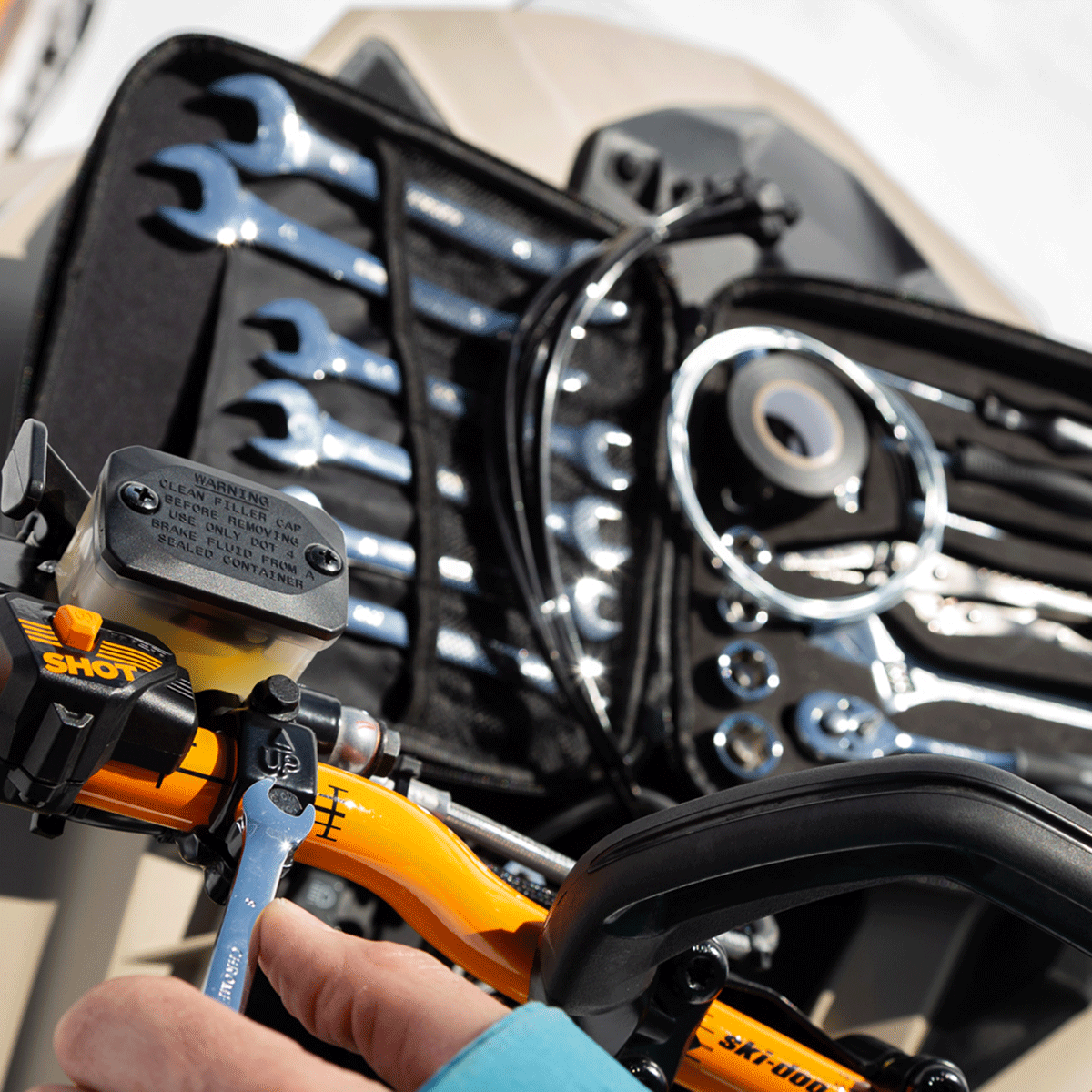 Trousse à outils pour motoneige hors-piste